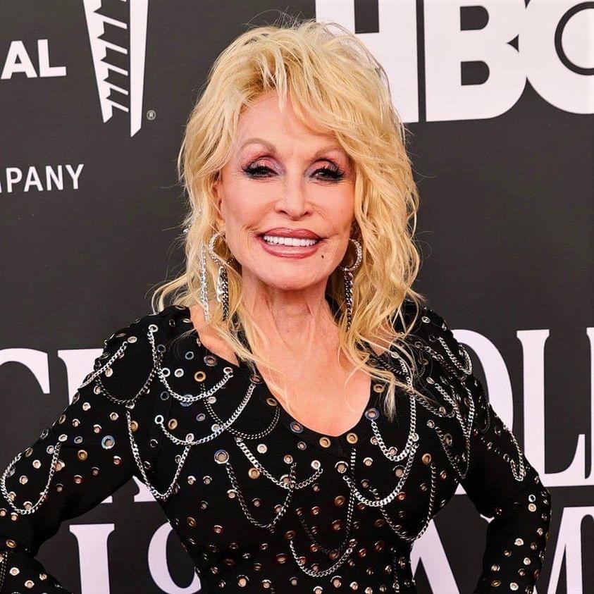 78-Year-Old Dolly Parton In High-Slitted “Zebra” Outfit