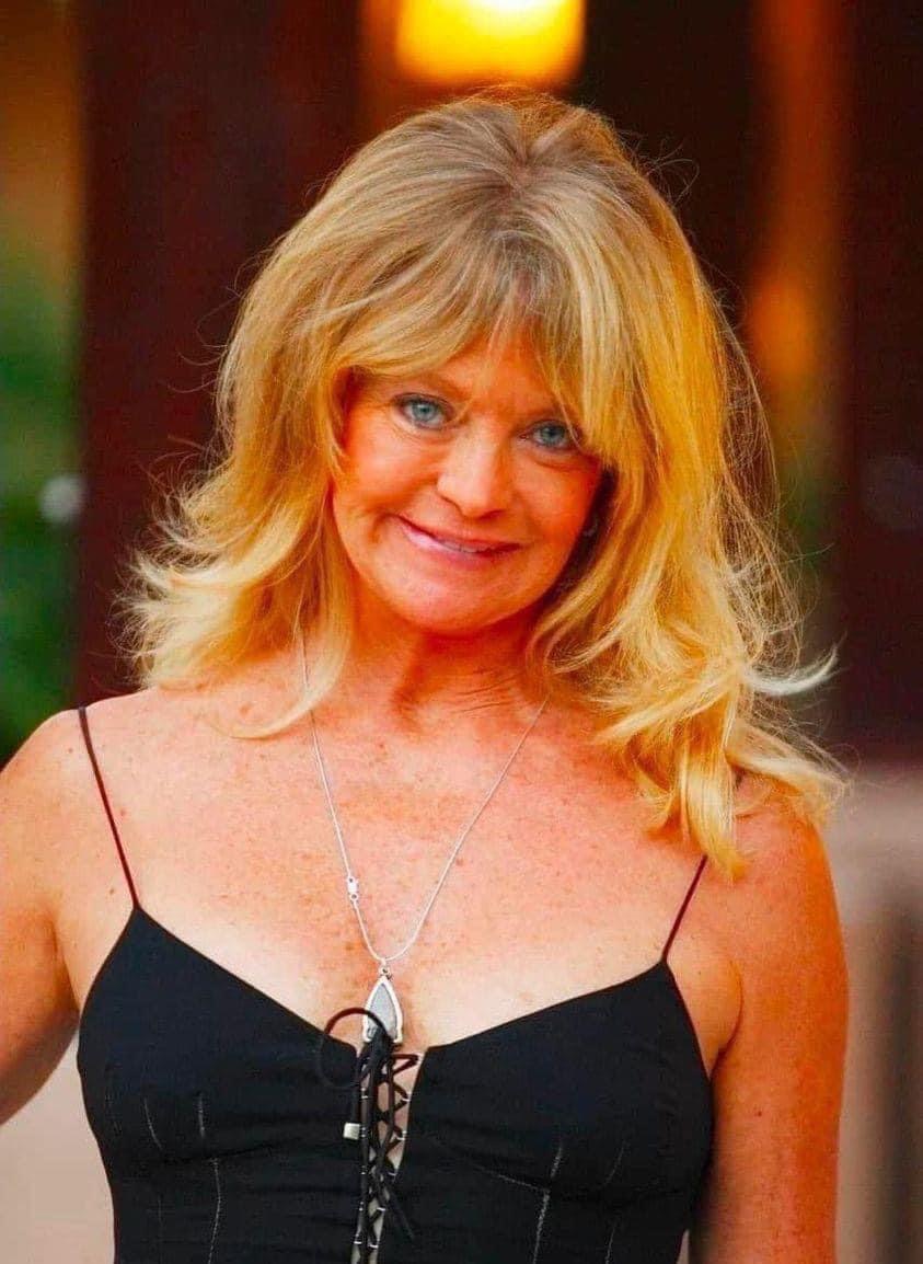 Goldie Hawn, at 74, was caught in paparazzi